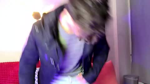 Neon online show from September 30, 11:15 am