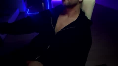 Snapshot of bello477192 chatting on April 12, 8:47 pm bello477192 online show from April 12, 8:47 pm