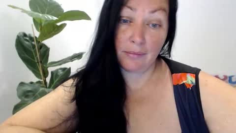 Snapshot of beluckynow chatting on October 16, 10:49 am beluckynow online show from October 16, 10:49 am