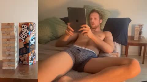 Snapshot of bendoverxo chatting on November 12, 12:22 am bendoverxo online show from November 12, 12:22 am