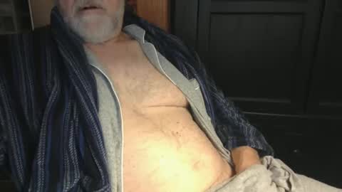 Snapshot of bendrinkin chatting on December 17, 9:50 am bendrinkin online show from December 17, 9:50 am