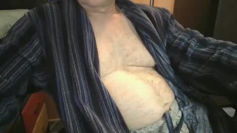 Snapshot of bendrinkin chatting on November 8, 10:59 am bendrinkin online show from November 8, 10:59 am