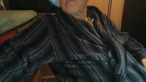 Snapshot of bendrinkin chatting on February 21, 2:23 am bendrinkin online show from February 21, 2:23 am