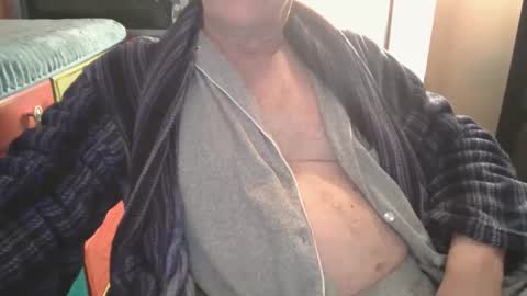 Snapshot of bendrinkin chatting on April 7, 8:59 am bendrinkin online show from April 7, 8:59 am