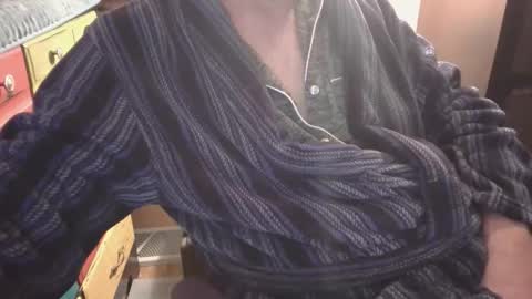 Snapshot of bendrinkin chatting on April 8, 8:14 am bendrinkin online show from April 8, 8:14 am