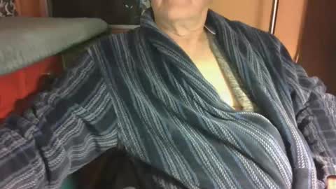 Snapshot of bendrinkin chatting on April 11, 9:13 am bendrinkin online show from April 11, 9:13 am