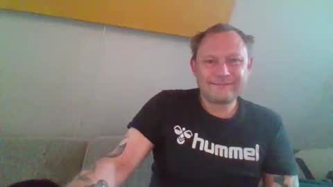 Snapshot of benizio_ chatting on March 31, 8:59 am benizio online show from March 31, 8:59 am