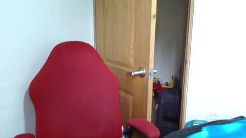 benjamin_isaac online show from December 3, 12:36 pm