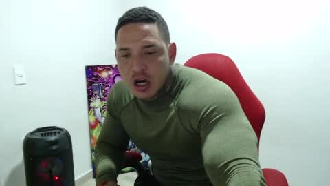 Snapshot of benjamin_isaac chatting on April 28, 12:42 am benjamin_isaac online show from April 28, 12:42 am