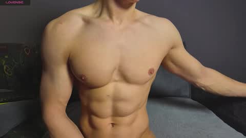 benjaminkarl02 online show from November 23, 6:24 am