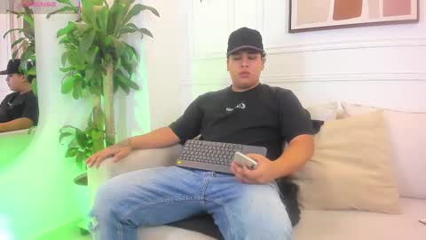 bennett_alejoo online show from September 25, 6:33 pm