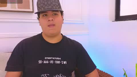 Snapshot of bennett_alejoo chatting on June 11, 6:39 pm bennett_alejoo online show from June 11, 6:39 pm