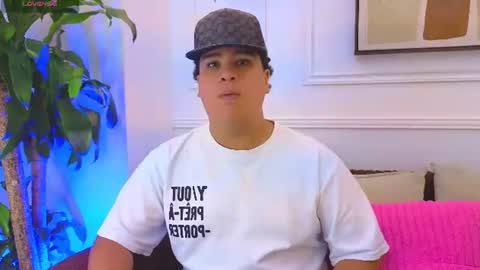 Snapshot of bennett_alejoo chatting on June 19, 6:45 pm bennett_alejoo online show from June 19, 6:45 pm
