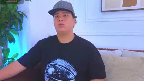 Snapshot of bennett_alejoo chatting on July 16, 6:14 pm bennett_alejoo online show from July 16, 6:14 pm
