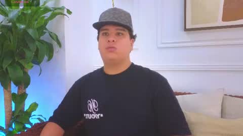 Snapshot of bennett_alejoo chatting on July 19, 6:11 pm bennett_alejoo online show from July 19, 6:11 pm