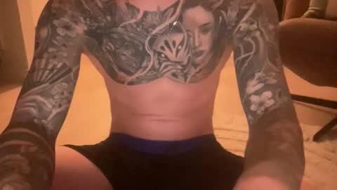 Snapshot of bennibrentty chatting on October 31, 4:08 pm bennibrentty online show from October 31, 4:08 pm