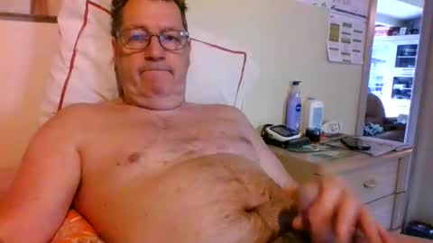 Snapshot of bennybutterfly007 chatting on April 21, 10:54 am bennybutterfly007 online show from April 21, 10:54 am