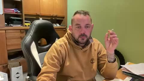 Snapshot of benochau chatting on April 23, 4:46 am benochau online show from April 23, 4:46 am