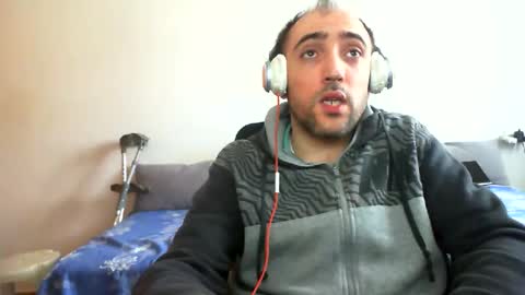 bentish online show from March 25, 8:09 am