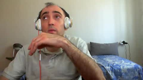 Snapshot of bentish chatting on April 30, 6:09 am bentish online show from April 30, 6:09 am