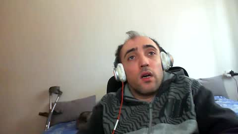 Snapshot of bentish chatting on May 2, 7:35 am bentish online show from May 2, 7:35 am