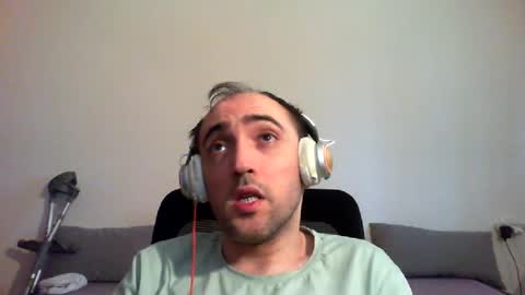 Snapshot of bentish chatting on June 16, 6:49 am bentish online show from June 16, 6:49 am