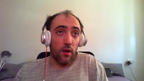Snapshot of bentish chatting on June 20, 7:11 am bentish online show from June 20, 7:11 am