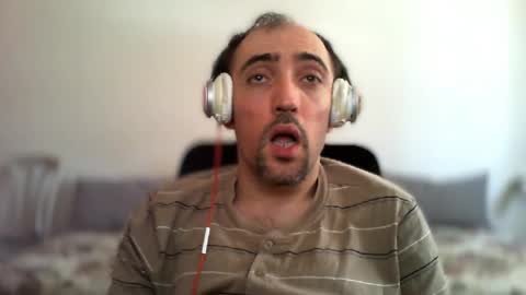 Snapshot of bentish chatting on July 31, 10:47 am bentish online show from July 31, 10:47 am