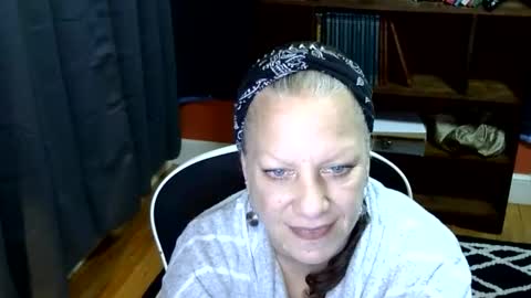 Snapshot of bentmountain chatting on March 3, 7:53 pm DeniseDavid online show from March 3, 7:53 pm