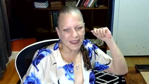 Snapshot of bentmountain chatting on March 7, 1:35 am DeniseDavid online show from March 7, 1:35 am