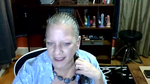 Snapshot of bentmountain chatting on March 15, 2:06 am DeniseDavid online show from March 15, 2:06 am