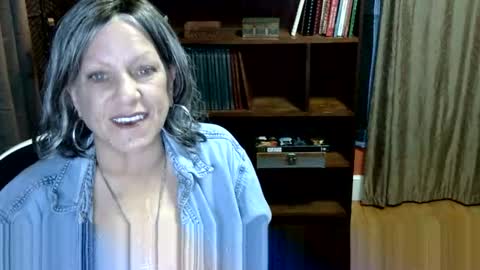 Snapshot of bentmountain chatting on April 12, 3:22 am DeniseDavid online show from April 12, 3:22 am
