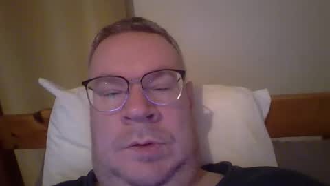 Snapshot of bentre2022 chatting on April 10, 10:14 pm SimonJones2000 online show from April 10, 10:14 pm