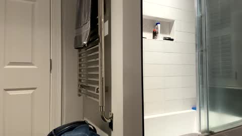 benz10001 online show from February 17, 4:20 am