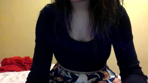 Snapshot of bermudatriangle12 chatting on May 9, 11:26 am tixxie online show from May 9, 11:26 am