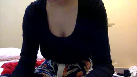 Snapshot of bermudatriangle12 chatting on May 10, 8:19 am tixxie online show from May 10, 8:19 am