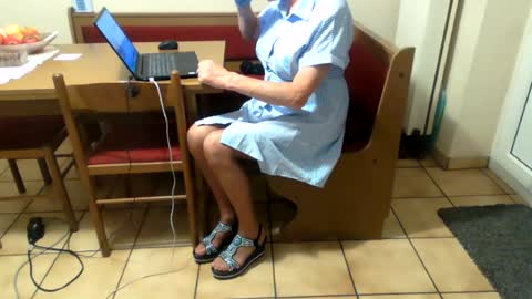 Snapshot of bernadetanylon chatting on July 16, 3:12 am Bernadetanylon online show from July 16, 3:12 am