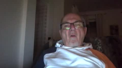 bernard1102 online show from January 1, 4:29 am