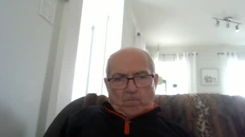 bernard1102 online show from April 17, 1:36 pm