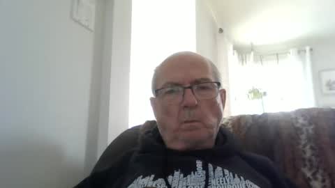 bernard1102 online show from April 21, 2:45 pm