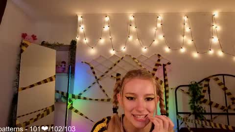 Snapshot of berrryjelly chatting on May 31, 1:07 pm Hi Im NikaComing back online on Monday 3 online show from May 31, 1:07 pm