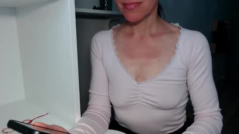 Snapshot of berry2024 chatting on May 4, 6:09 am berry2024 online show from May 4, 6:09 am