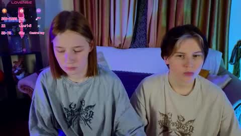 Snapshot of berry_assortment chatting on December 3, 11:30 am Your sweet Tara and Eva online show from December 3, 11:30 am