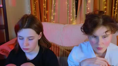 Snapshot of berry_assortment chatting on December 22, 4:48 pm Your sweet Tara and Eva online show from December 22, 4:48 pm