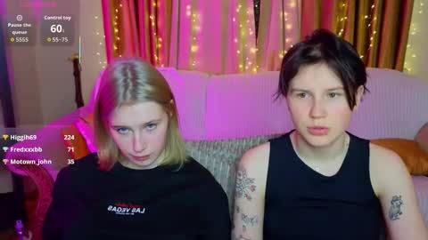 Snapshot of berry_assortment chatting on January 5, 5:27 pm Your sweet Tara and Eva online show from January 5, 5:27 pm