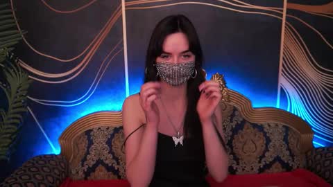 Violette online show from November 7, 9:15 pm