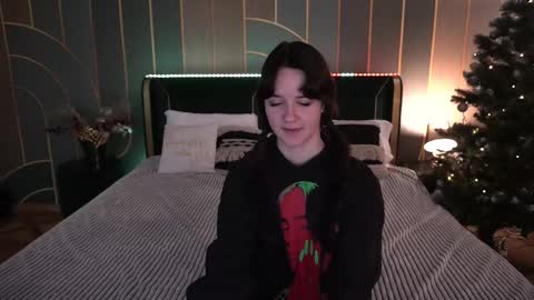 Violette online show from December 14, 2:00 pm