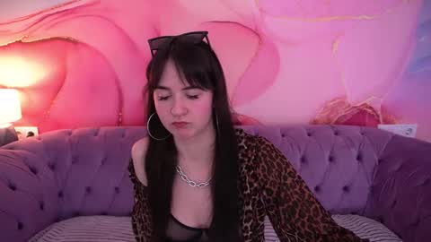 Violette online show from February 4, 2:45 pm