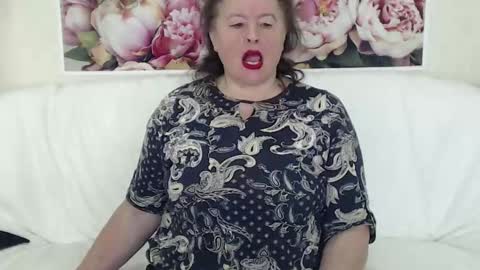 Snapshot of berryshickx chatting on October 21, 8:37 am BerryShickX online show from October 21, 8:37 am