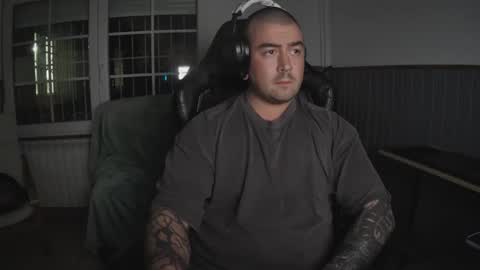 Snapshot of berto3389 chatting on December 18, 7:09 pm berto3389 online show from December 18, 7:09 pm